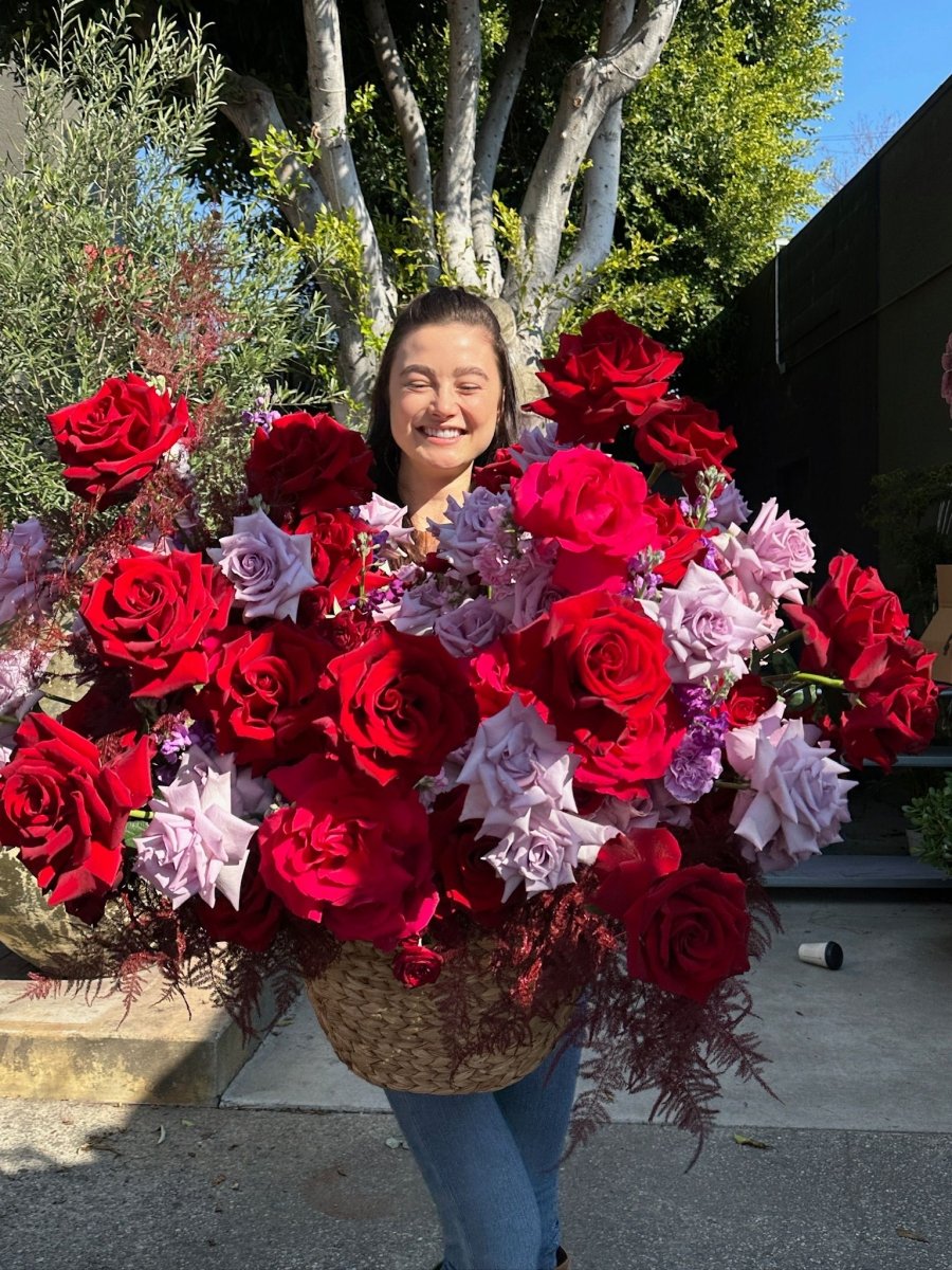 Flower basket Enchanting Amour with roses