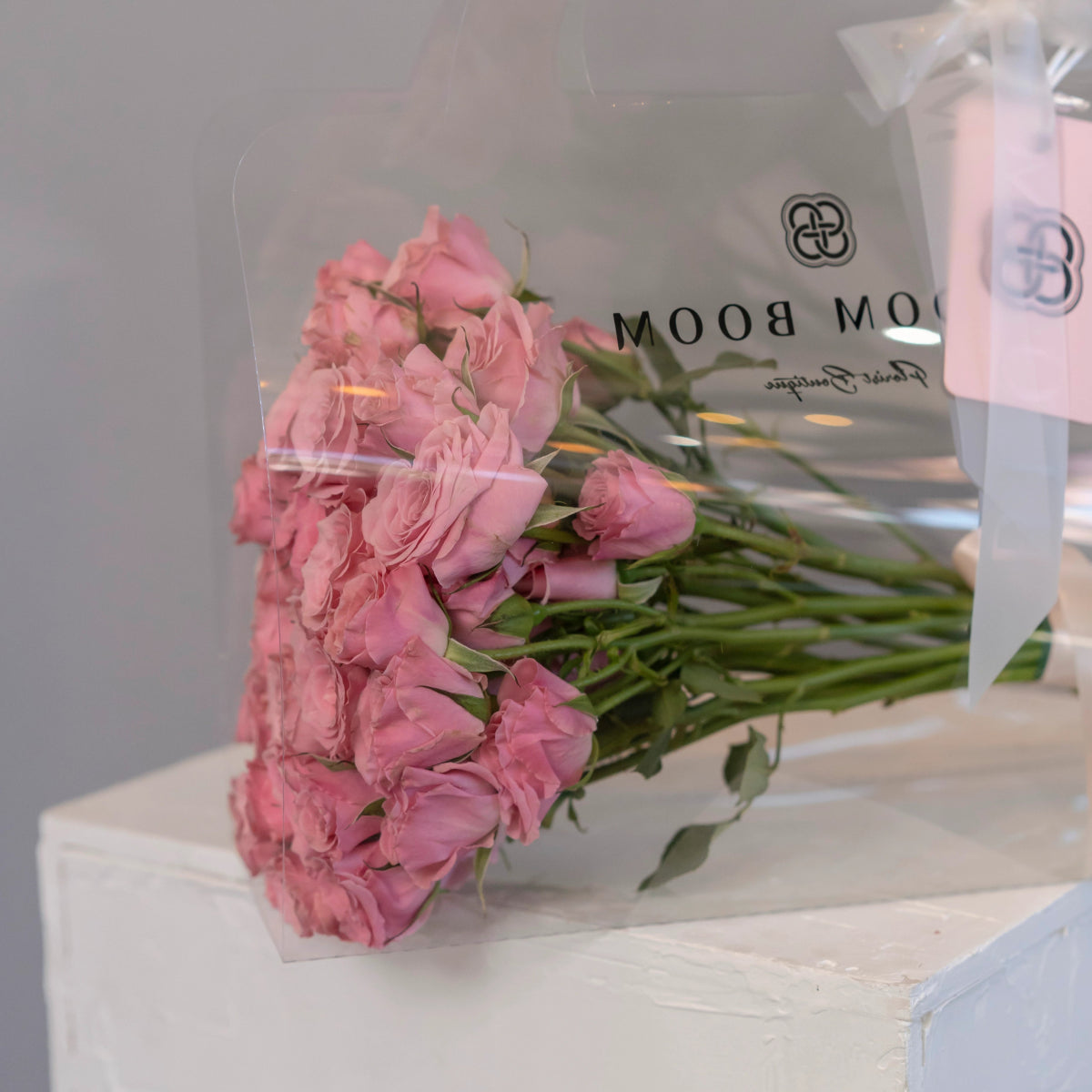 Bouquet of 12 pink spray roses