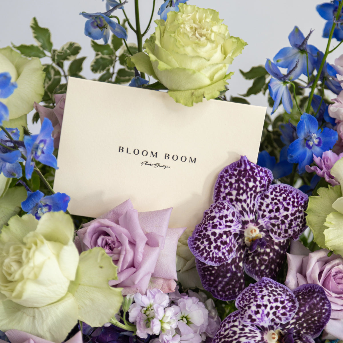 Basket Ocean Breeze with rose and orchid