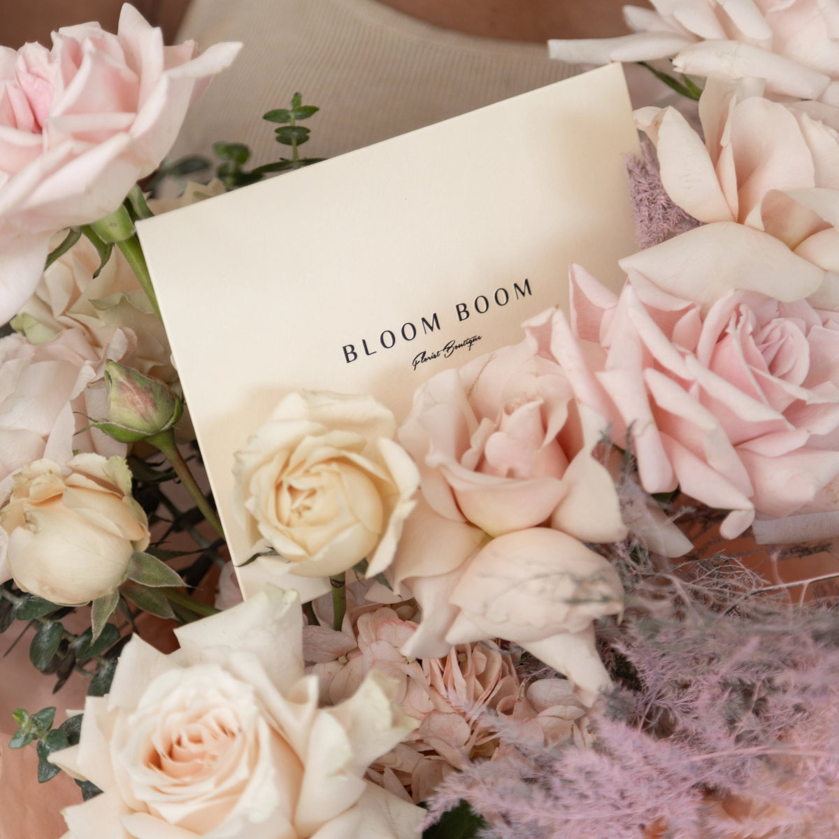 Bouquet Sweet Escimo Simple with roses and hydrangea