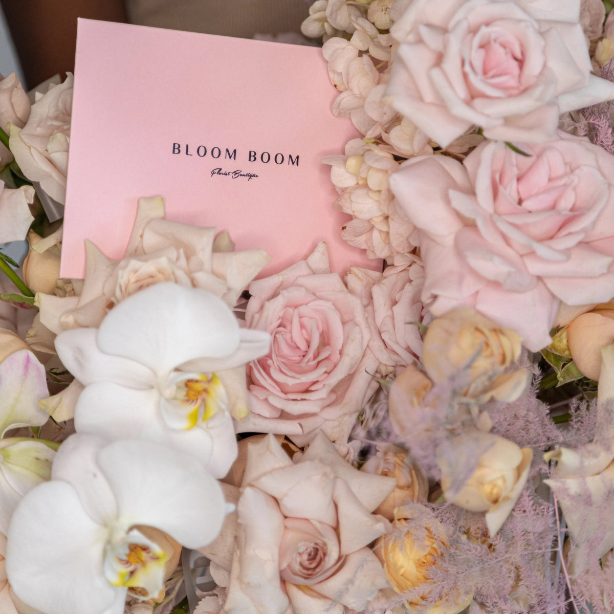 Basket Sweet Escimo with rose and orchid