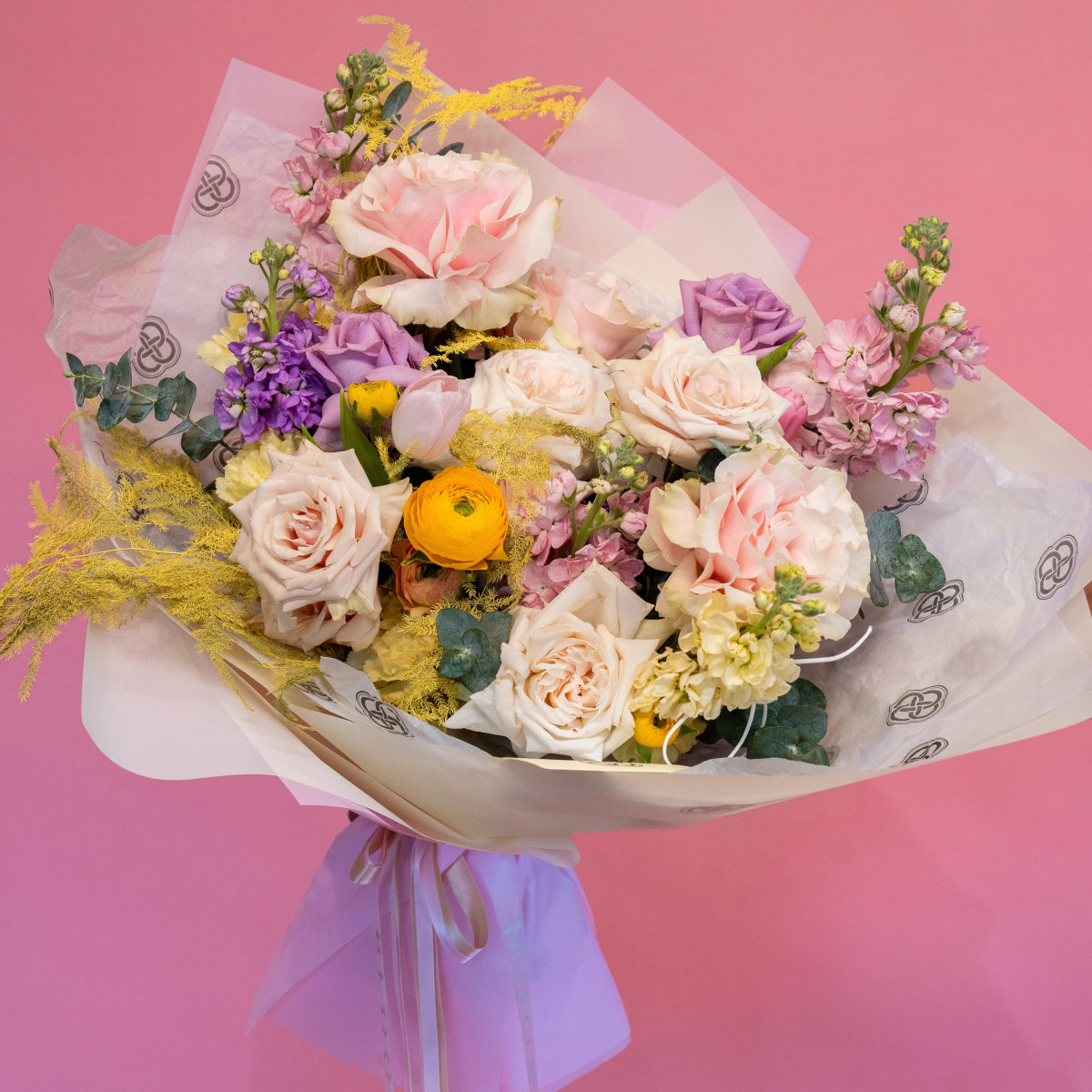 Small bouquet "Bubble gum" with roses and ranunculus