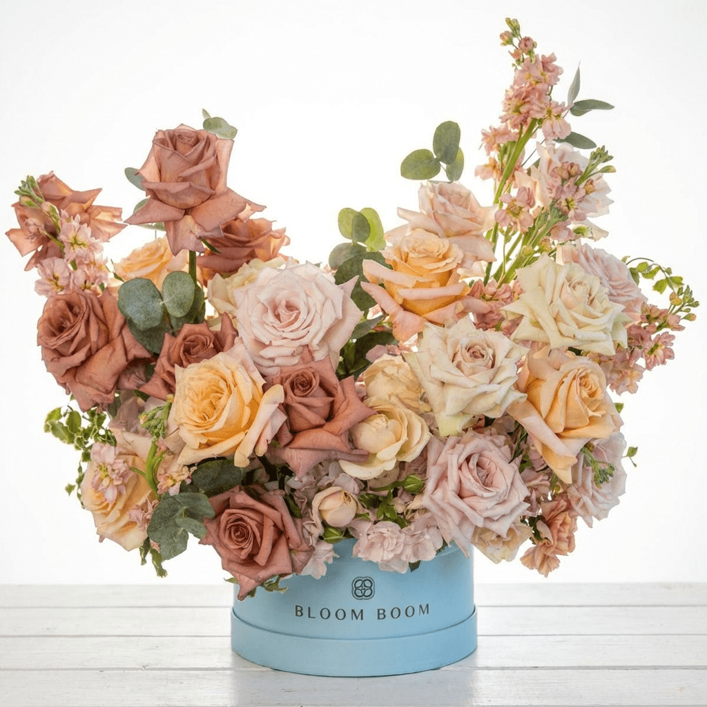 Vanilla Sky - Flower box with Roses, Hydrangeas, Carnations and Matthiola