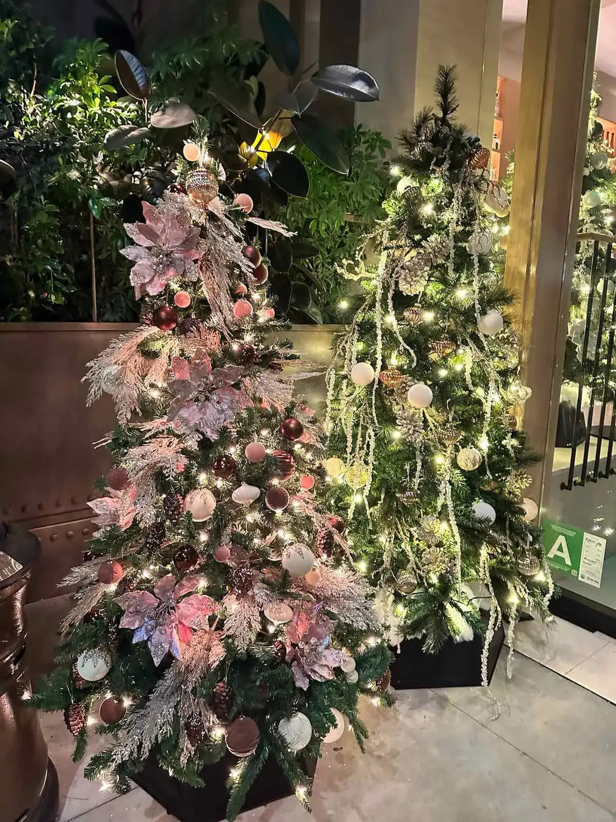 Stylish Christmas garlands for staircases Los Angeles ☎ +1(424) 421-0212 @Bloom Boom