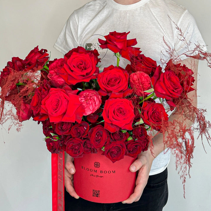 Flower box "Red velvet" with red roses