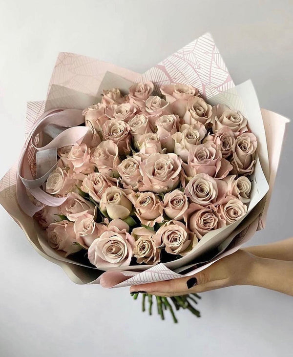 Monobouquet of 39 creamy roses