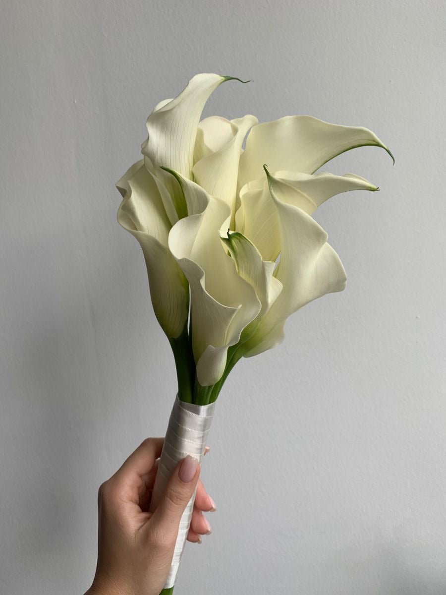 Bridal bouquet with calla lilies