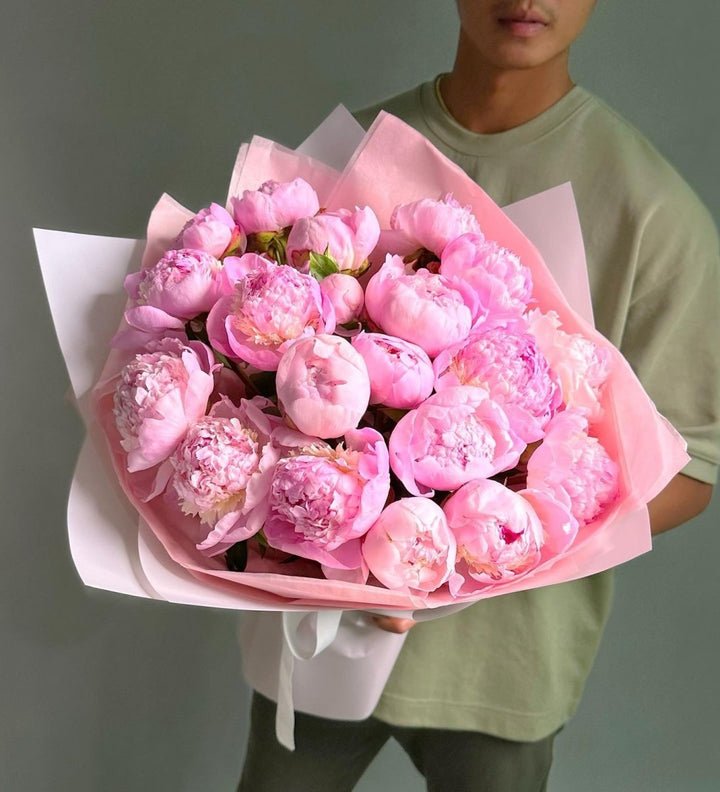 Bouquet of 20 pink peonies