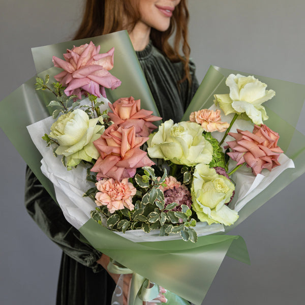 Simple bouquet "Green Tea Chocolate" with hydrangea, rose and carnation