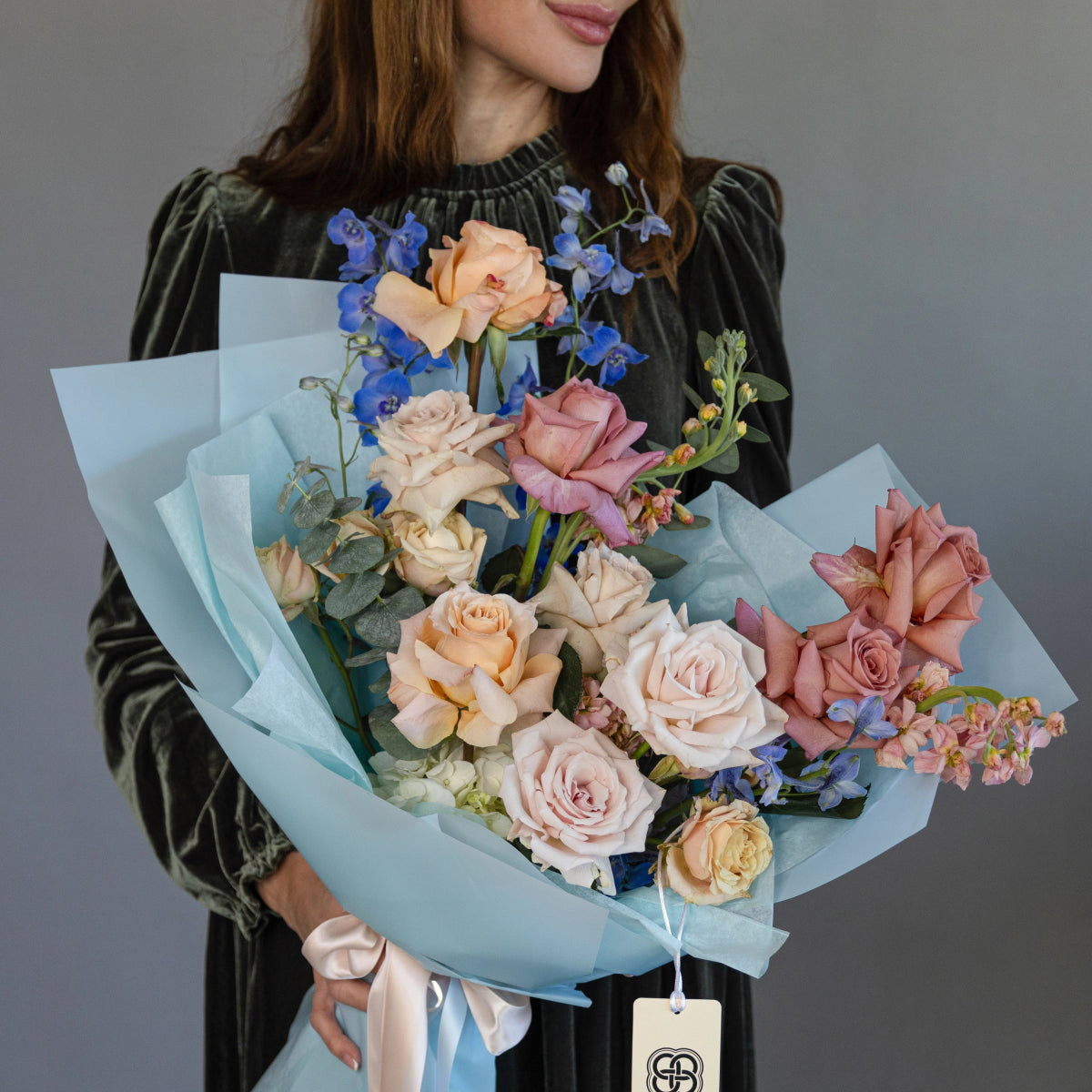 Simple Bouquet "Vanilla Sky" with rose hydrangea and delphiniums