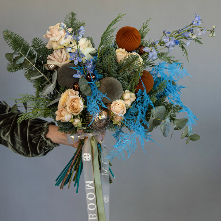 Bouquets "Frosty Christmas" with rose and delphinium