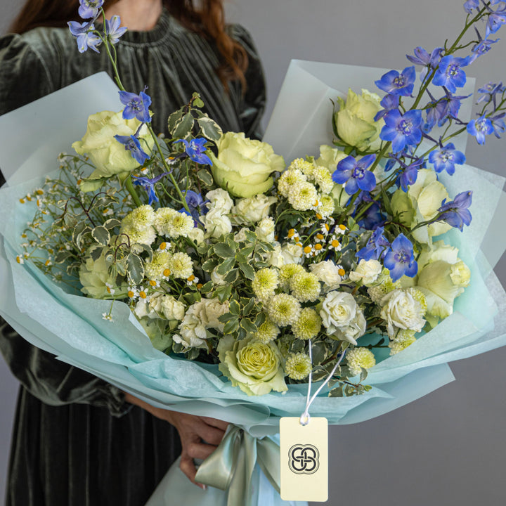 Bouquet "Blue Summer vibe" vibe with spray rose and lemonade rose Large
