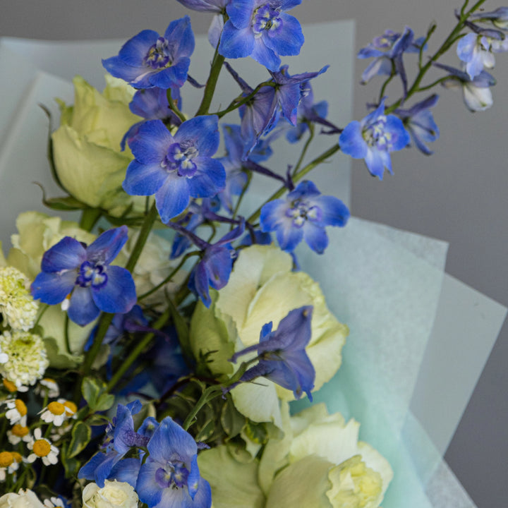 Bouquet "Blue Summer vibe" vibe with spray rose and lemonade rose
