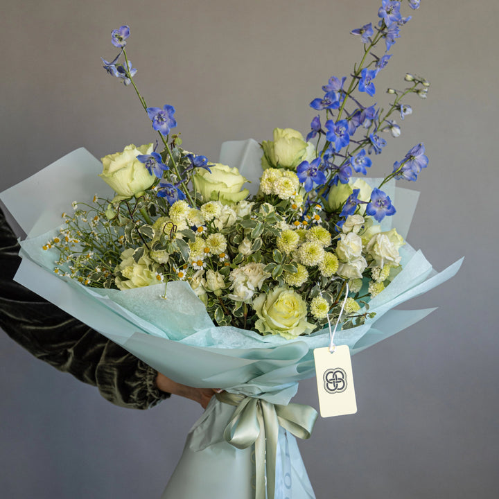 Bouquet "Blue Summer vibe" vibe with spray rose and lemonade rose Medium