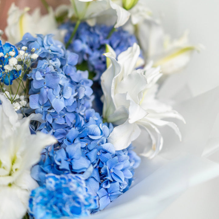 Bouquet "Emerald Enchantment" with lily and gypsophila