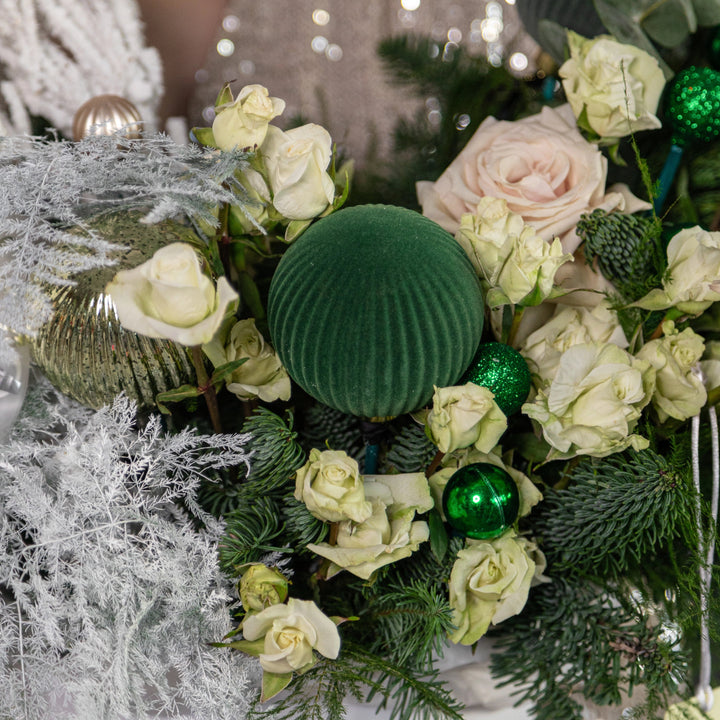 Flower box "Snowy Christmas Night" with roses