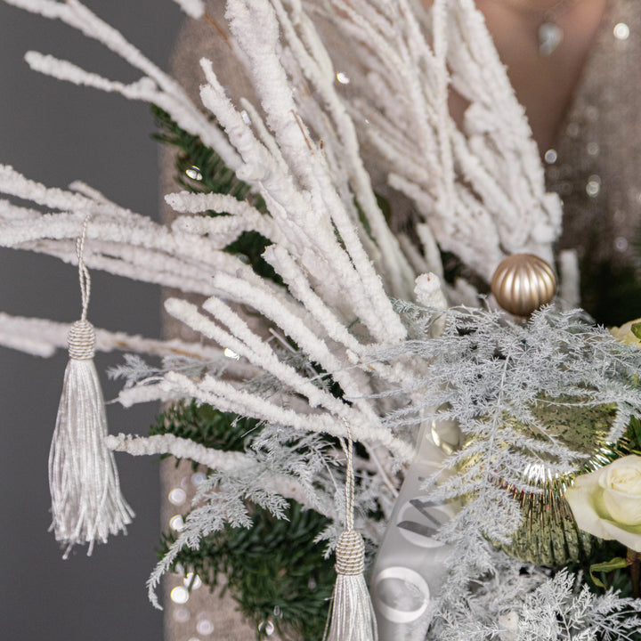 Flower box "Snowy Christmas Night" with roses