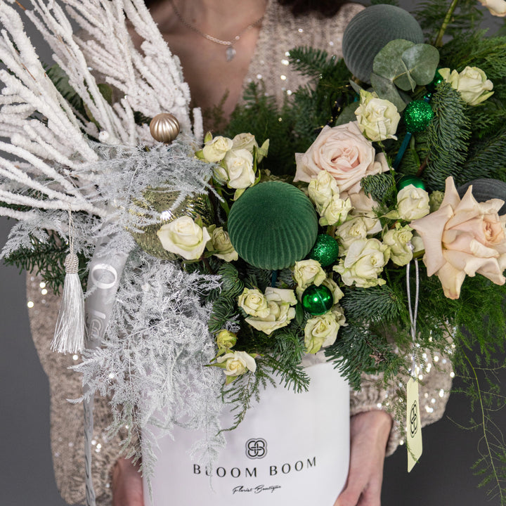 Flower box "Snowy Christmas Night" with roses