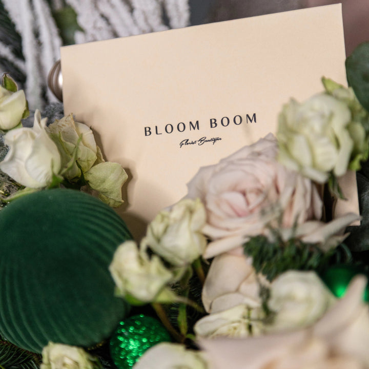 Flower box "Snowy Christmas Night" with roses