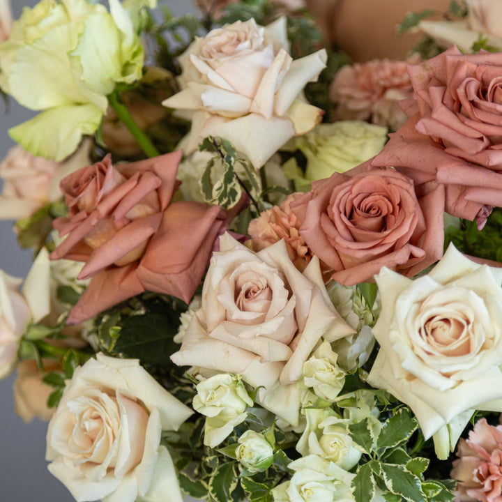 Flower box "Green Tea Chocolate" with roses, hydrangea and carnations