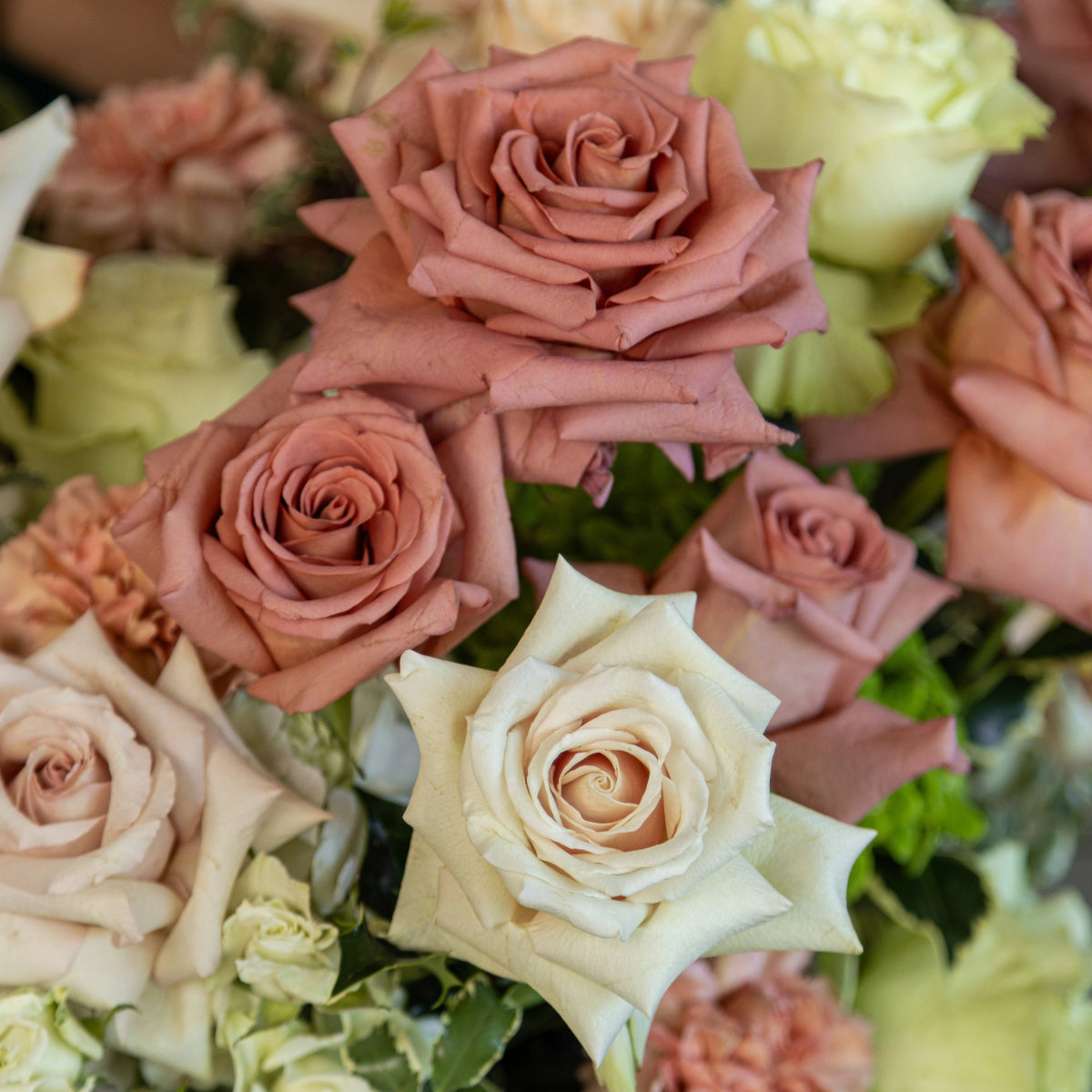 Flower box "Green Tea Chocolate" with roses, hydrangea and carnations