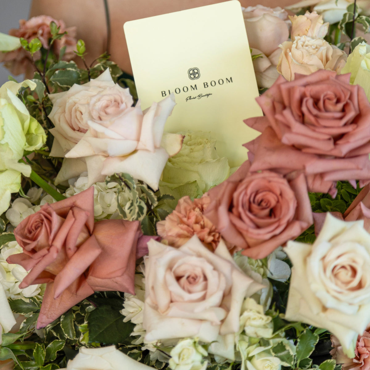 Flower box "Green Tea Chocolate" with roses, hydrangea and carnations