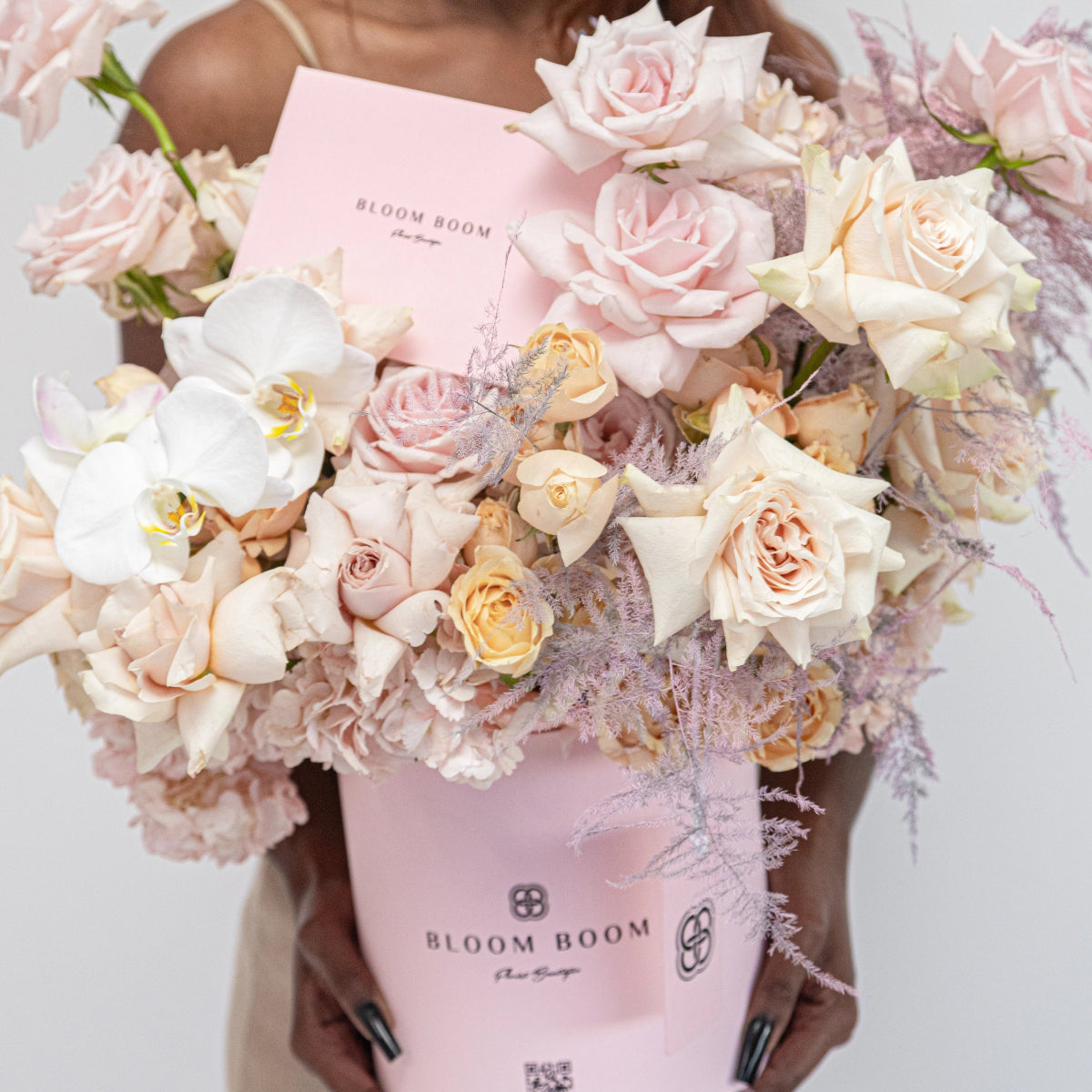 Box Sweet Escimo with roses and orchid