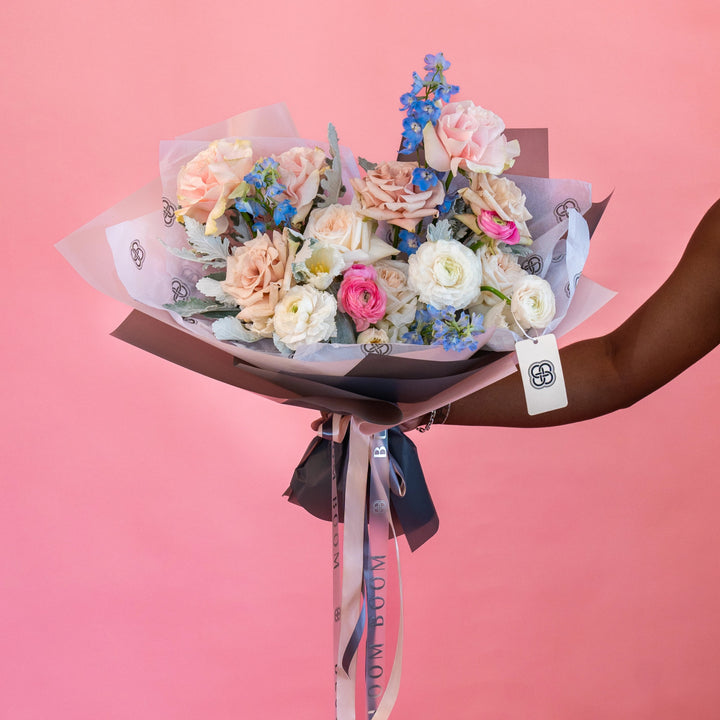Small bouquet "Foggy" with roses and tulips