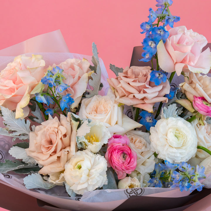 Small bouquet "Foggy" with roses and tulips