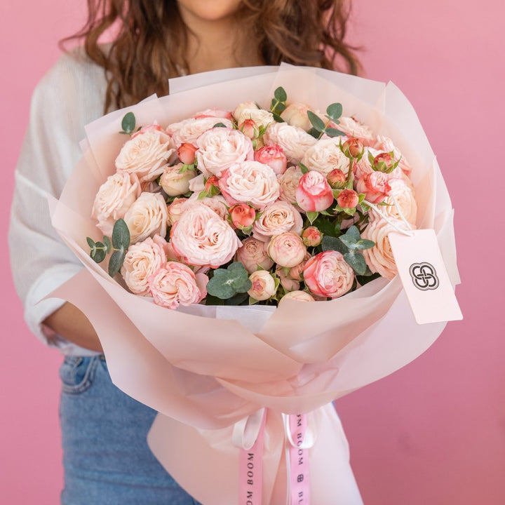 Bouquet with spray Bombastic roses