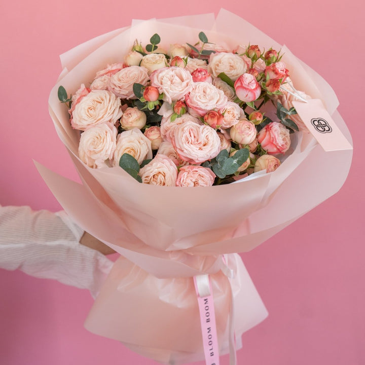 Bouquet with spray Bombastic roses