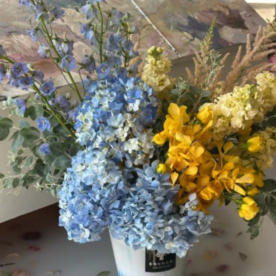 Asymmetrical centerpiece made with premium flowers at Bloom Boom floral workshop
