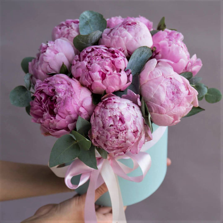 Box of flowers from 10 peonies