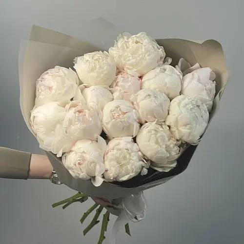 Bouquet of 15 white peonies